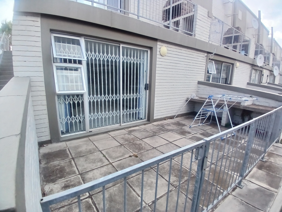 To Let 1 Bedroom Property for Rent in Humewood Eastern Cape